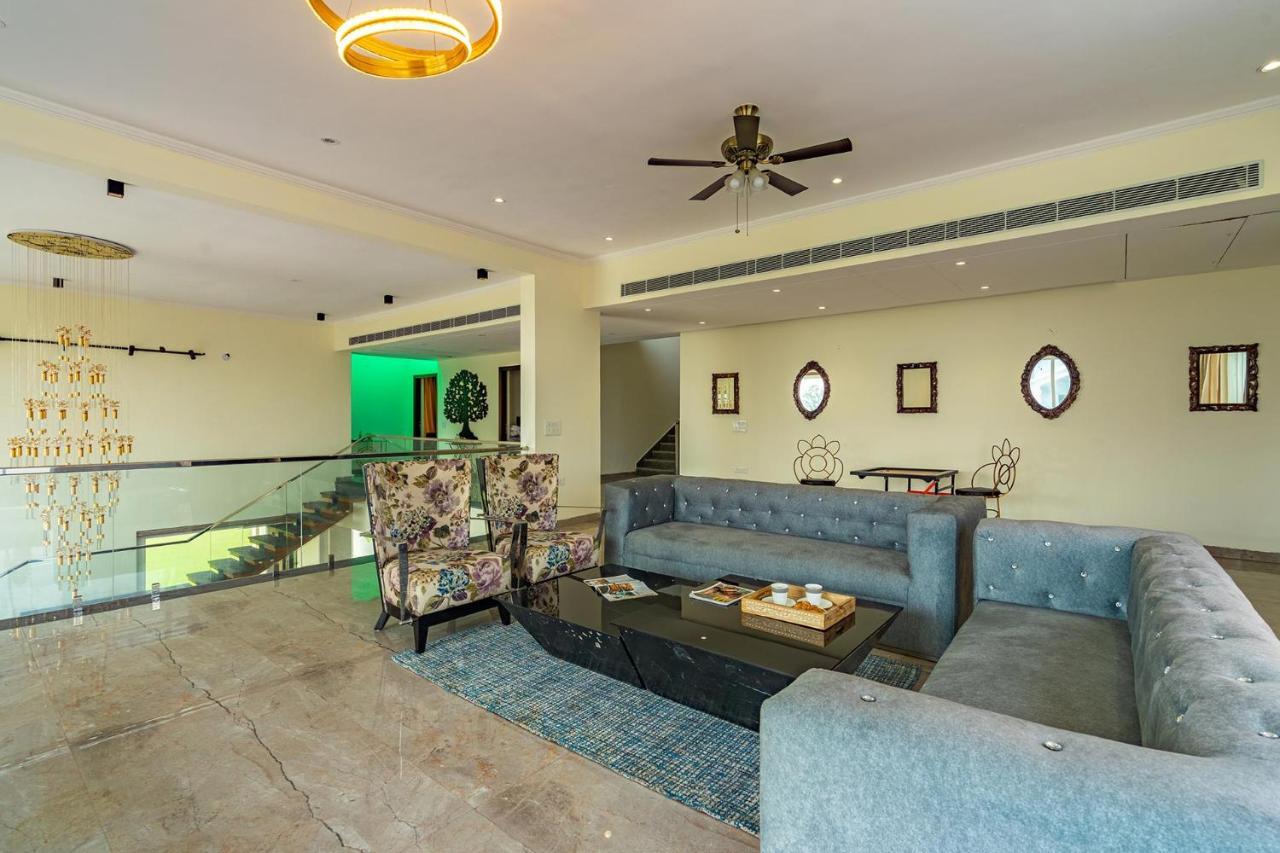 Stayvista At Blanc Belle With Outdoor Pool Sohna Exterior foto