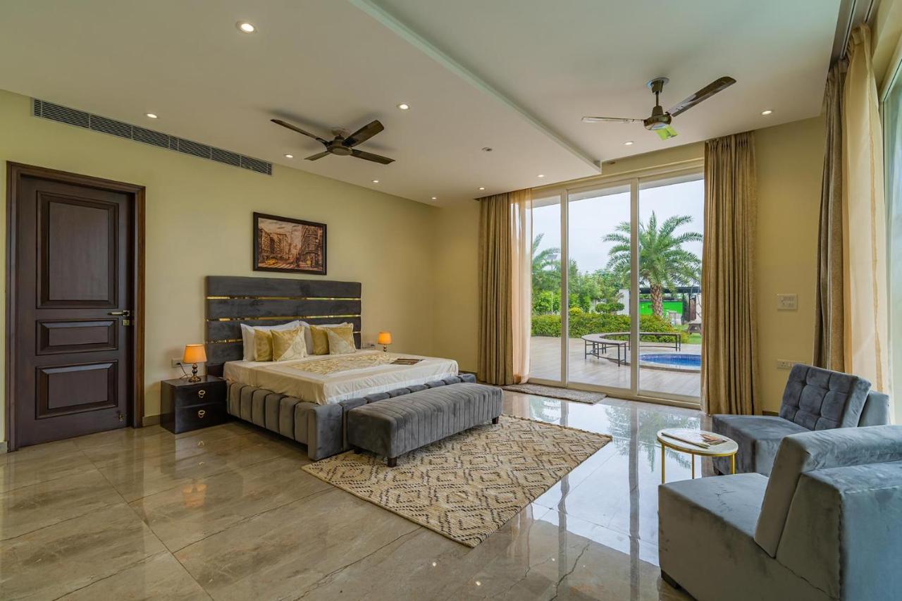 Stayvista At Blanc Belle With Outdoor Pool Sohna Exterior foto