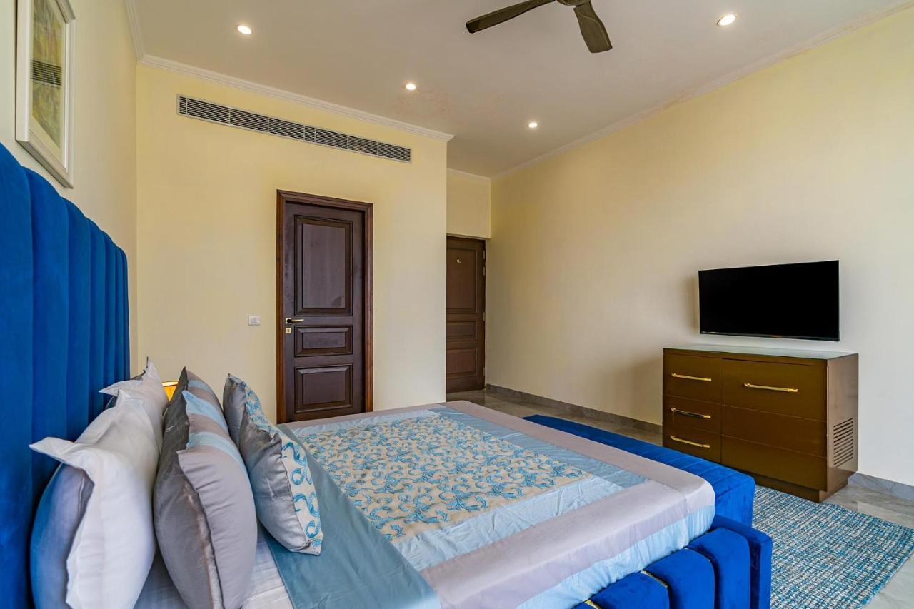 Stayvista At Blanc Belle With Outdoor Pool Sohna Exterior foto